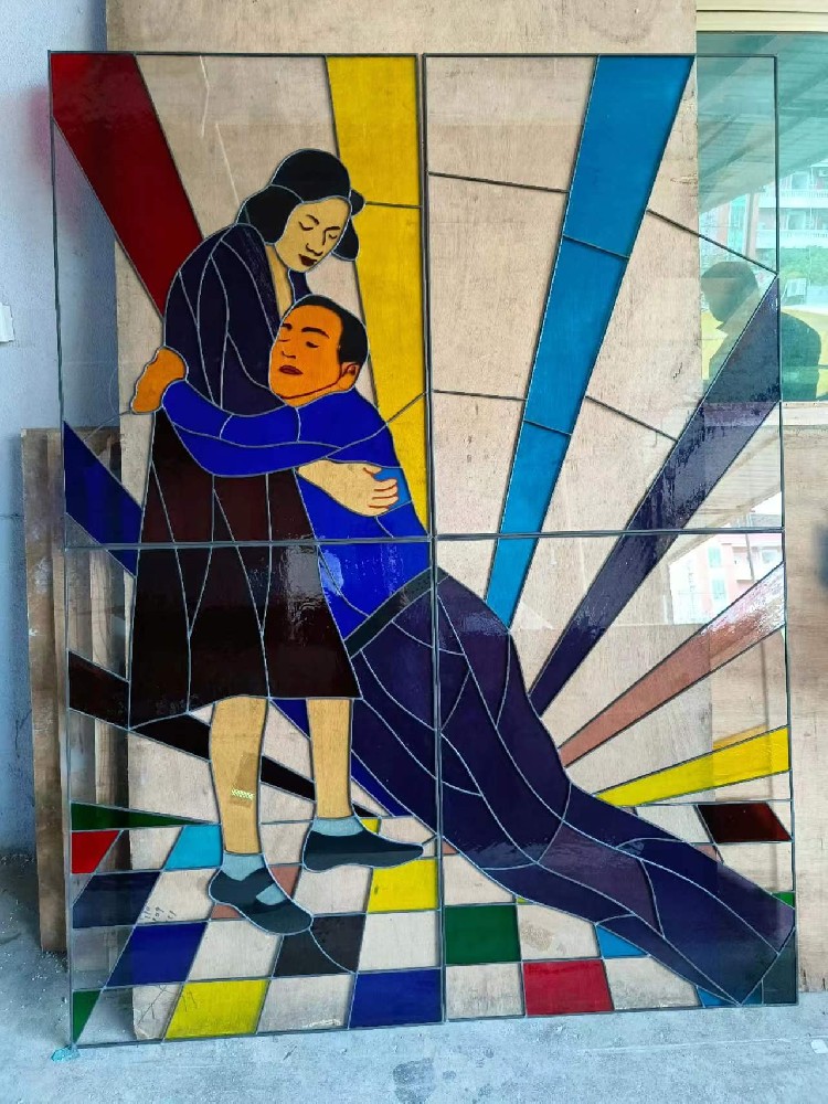 教堂人物彩色玻璃